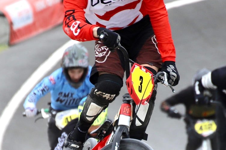 Max Avery 