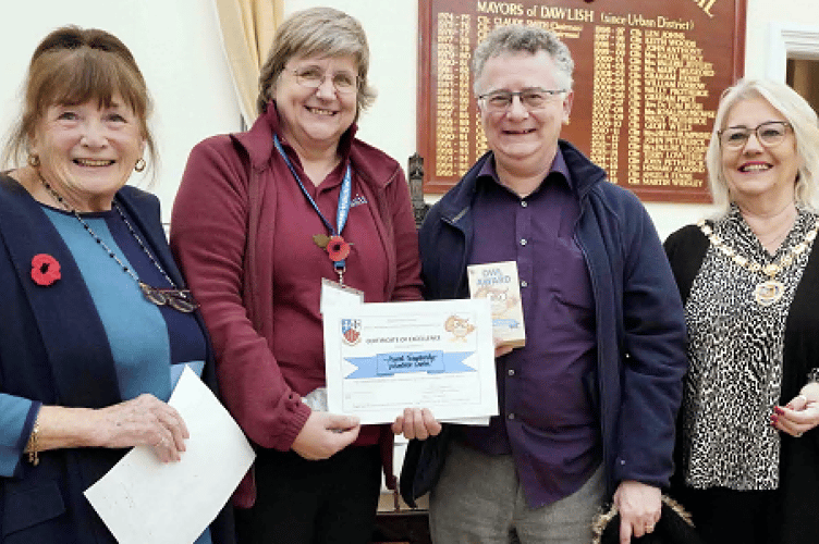 Cllr Carole Tamlyn, left, and mayor Cllr Lisa Mayne, right with the Assist Teignbridge team