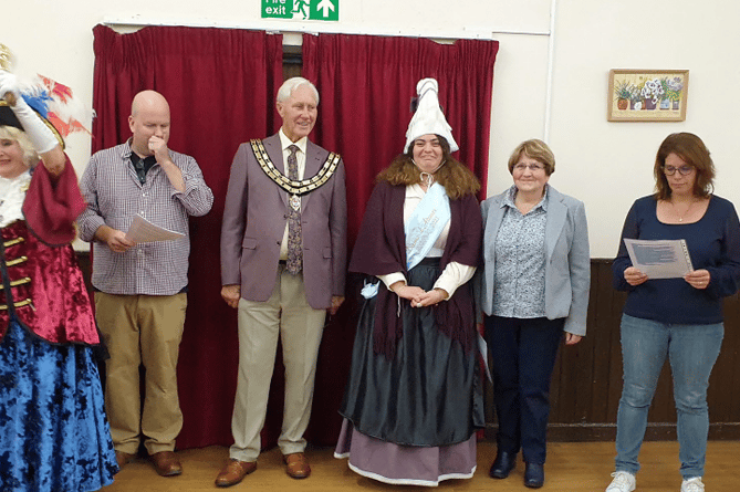 Cllr Peart and Mayoress Mrs June Peart attended the Kingsteignton – Orbec Twinning Association’s
reception supper.