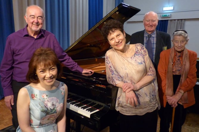 Martin Roscoe, Noriko Ogawa and Margaret Fingerhut after their concert at the Courtenay Centre, with sponsors Jim and Penelope Putz