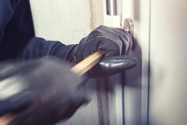 Safe stolen from pub as police seek witnesses 