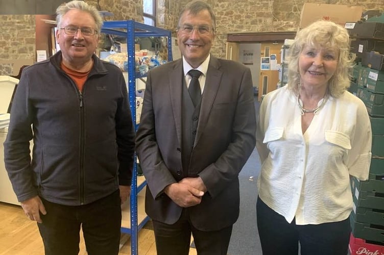 Council leader visits foodbank