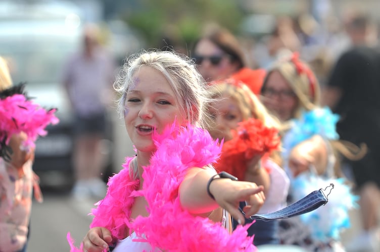 Steve Pope MDA010819B_SP021
Teignmouth Carnival procession. Envy Hair Salon go Abba crazy with Mamma Mia!
