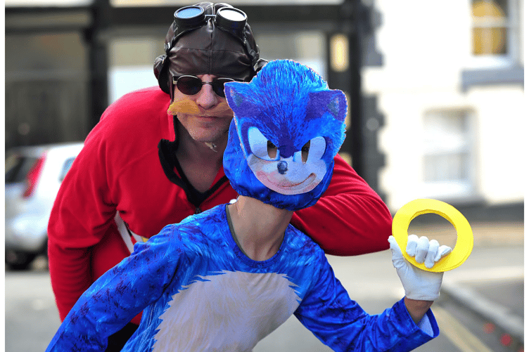 Oscar Keen as Sonic the Hedgehog and Adam Smith as Dr Robotnik.