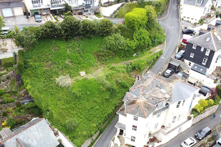 The land is listed with a freehold guide price of £25,000 to £50,000