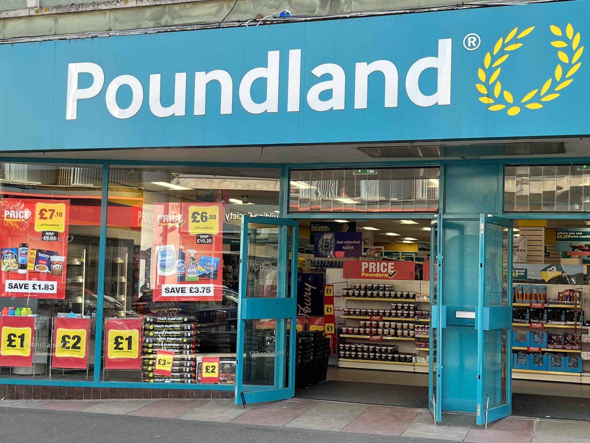 15 jobs as Poundland opens new store in Teignmouth dawlishtoday.co.uk