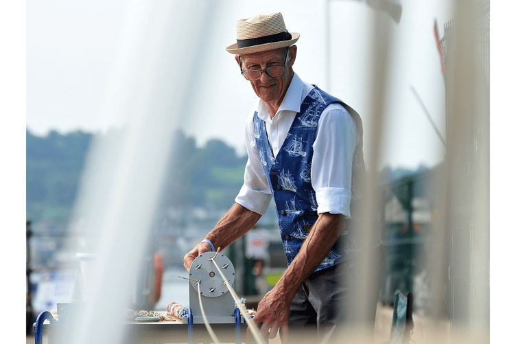 Rope-making demonstration from Mark Richmond.