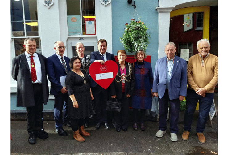 MP Mel Stride praises Post Office spokesman as town hub opens