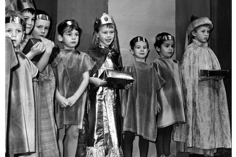 Kings come bearing gifts at Ashburton Primary School in December 1992.