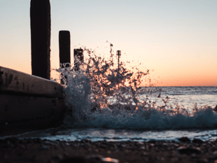 Beach groyne cleared of trawler net by council team