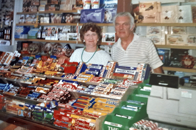 Margaret and Stan Sanders ran Sanders Tobacconist and  Confectioners in Bank Street.