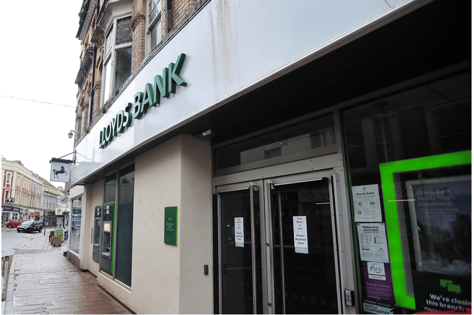 Teignmouth’s Lloyds Bank will now stay open until July