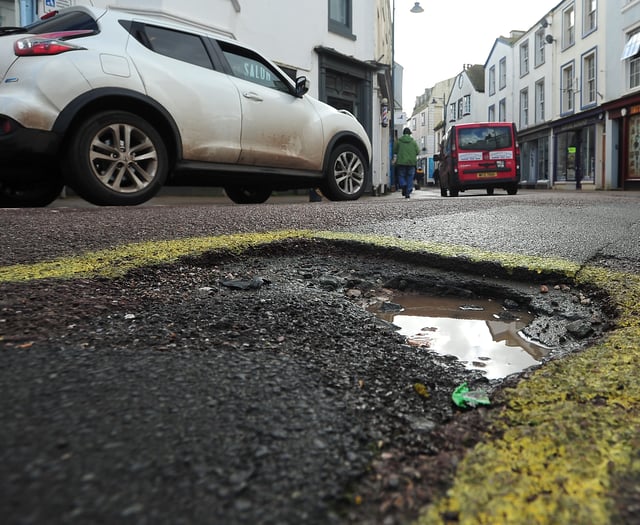 Devon County Council to trial pothole 'repair blitz' 