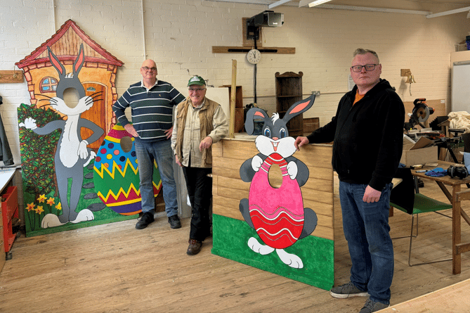 From left to right: Tim Faulkner (NACS Secretary), Peter Stevens (NACS Chairman) and Ollie Doughty – the Shedder responsible for designing and painting the tintamarresque boards. 