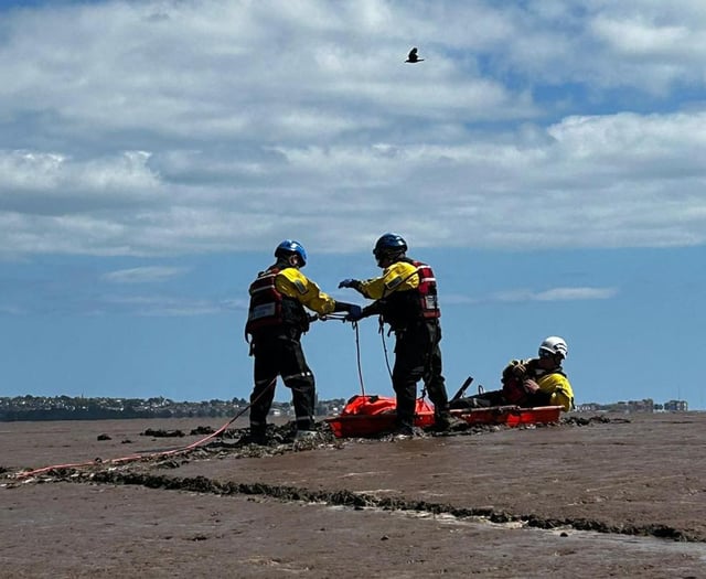 Teenagers rescued from river by RNLI 