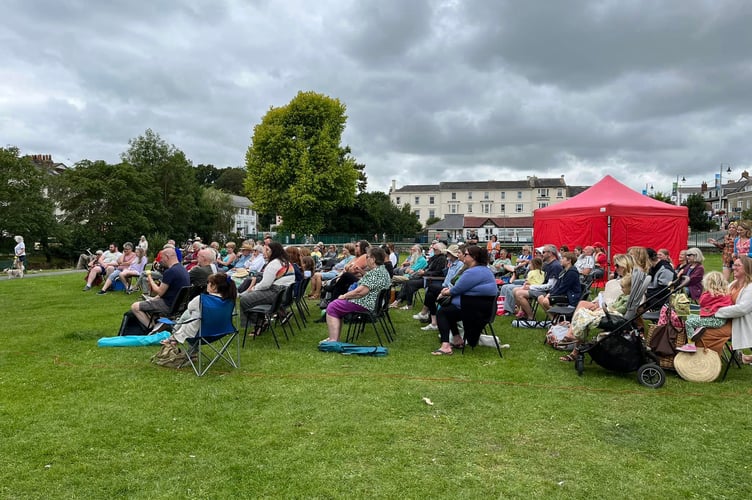 Crowds enjoy As You Like It in Dawlish 