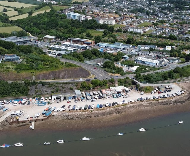 Boatyard redevelopment plans backed by town council 