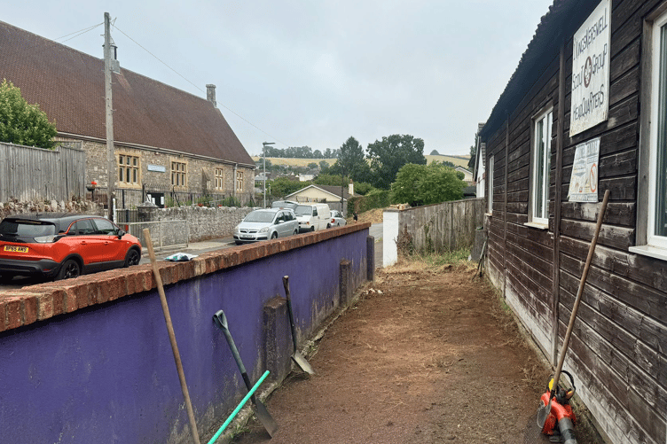 Volunteers descended upon 1st Kingskerswell Scout Group Headquarters on Dobbin Arch to clear-up the building