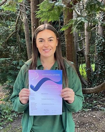 Kelly Terlikowski, from The Greater Horseshoe School, with her award.