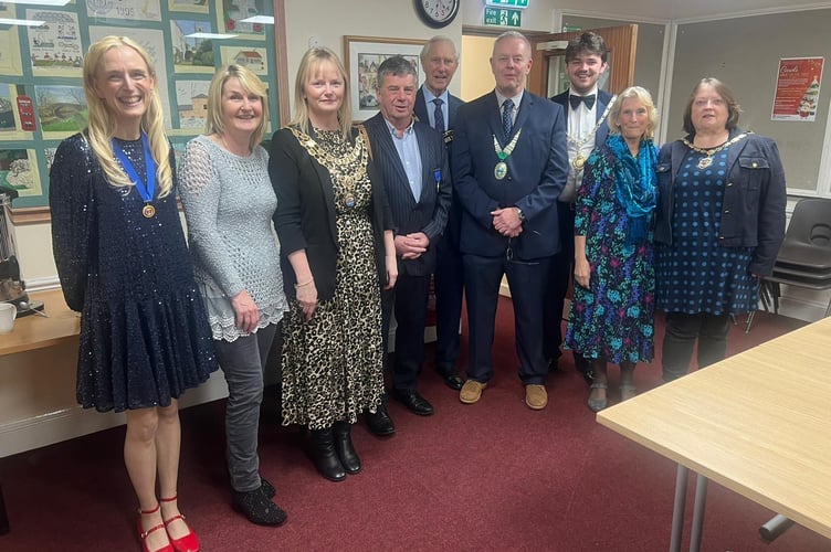 Mayor of Kingsteignton Cllr Ron Peart hosted his Civic Carol Concert. 