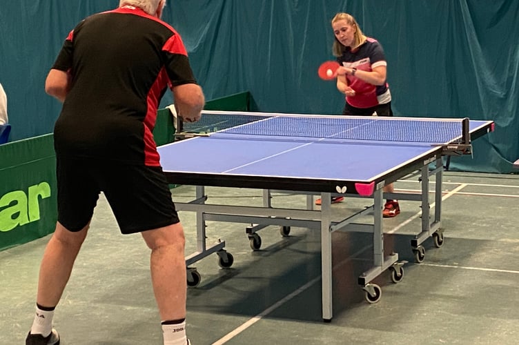 Bob Parkins (NA Condors) v Emily Haskell (NA Batmen)