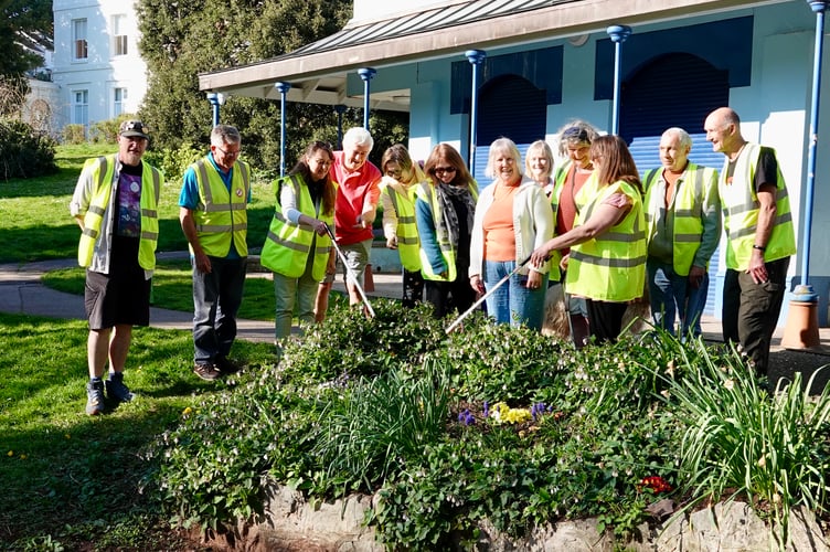 WADE volunteers getting to work. PHOTO BOB SIMPSON