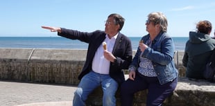 MPs enjoy ice cream on campaign trail 