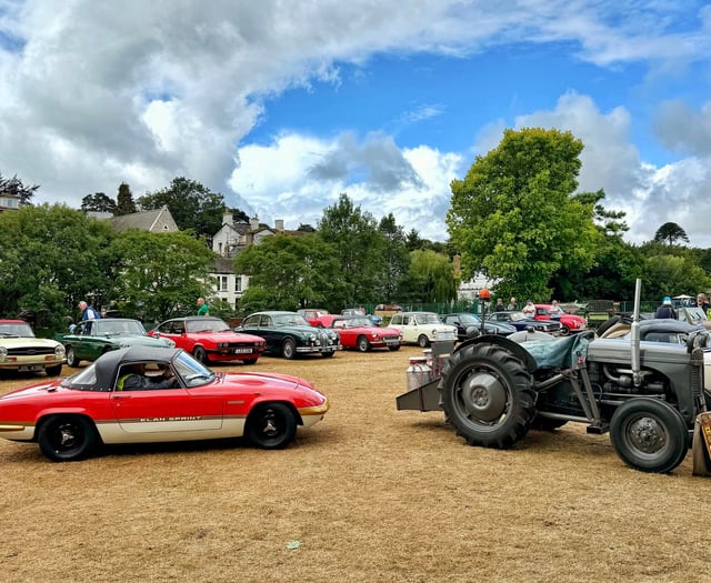 Classic cars on show in Dawlish 