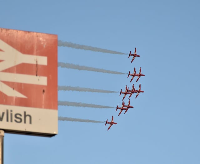 RAF Red Arrows Dazzle at Dawlish Carnival