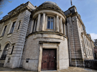 Taxi driver loses her licence after assaulting police officer