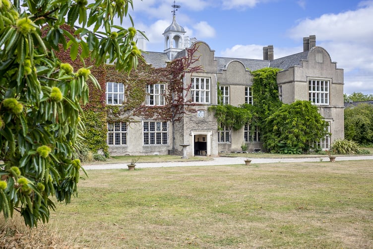 Old Forde House, Image Poppy Jakers Photography/Vickery Holman