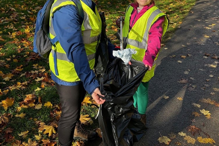 Laura Hearthwood-Finch and Myri Hearthwood helping to clear litter. 