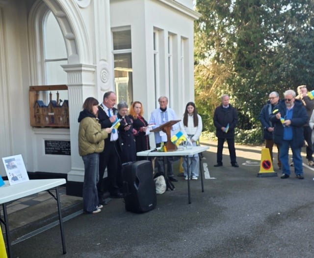 Dawlish marks Ukraine conflict anniversary