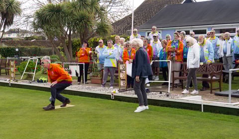 Sunshine blesses Marina Bowls Club’s green opening