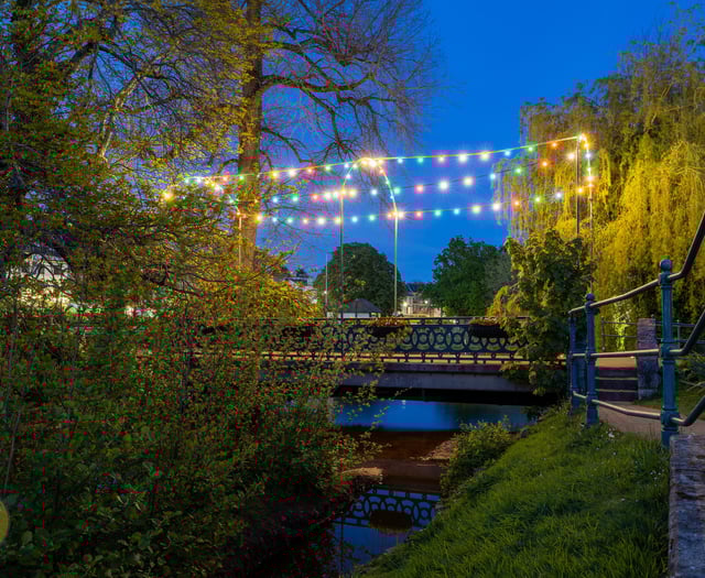Decorative lights return to Dawlish 
