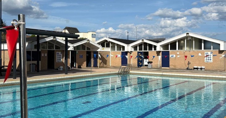 Teignbridge Lido on a sunny day