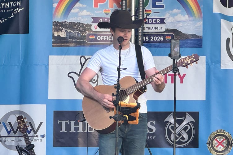 Chris Ostler sang on the main stage. AQ 0292
