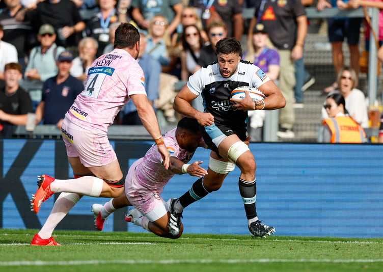 Ethan Root beats 2 Gloucester players to score the 2nd Exeter Chiefs Try