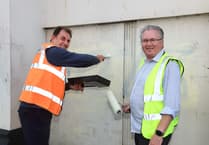 Teignmouth councillors paint over graffiti tags